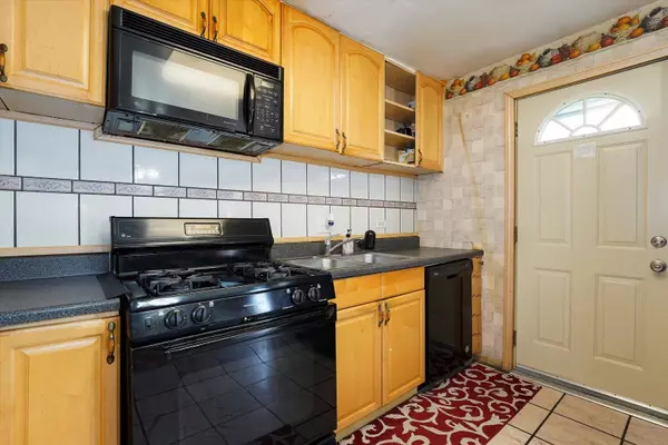 8810 Robin Drive #D, Des Plaines, IL 60016