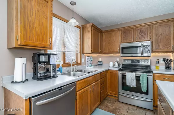 5203 7TH Avenue N, Grand Forks, ND 58203