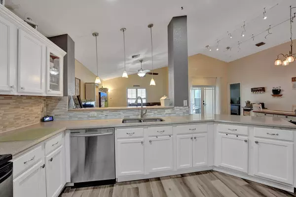 109 Country Club WAY, Royal Palm Beach, FL 33411