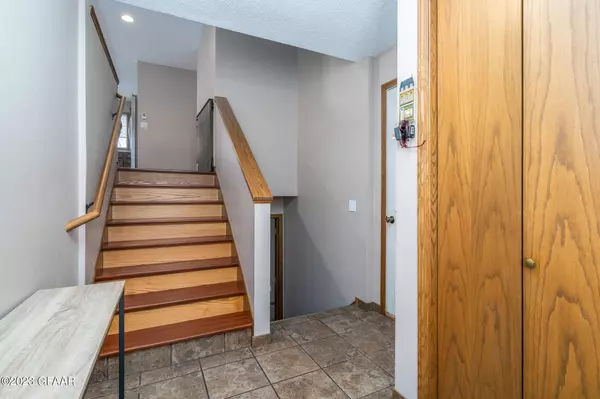 5203 7TH Avenue N, Grand Forks, ND 58203