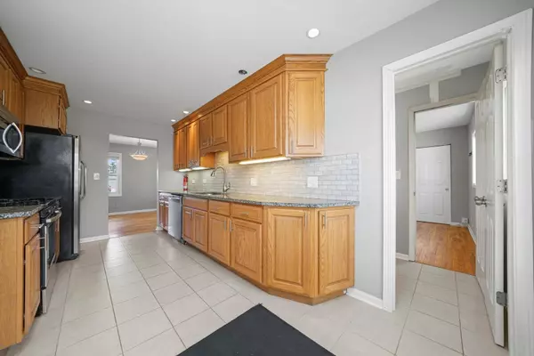 720 Ash Road, Hoffman Estates, IL 60169