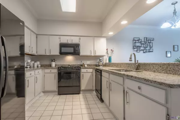 12334 S HARRELLS FERRY RD #8-D, Baton Rouge, LA 70816