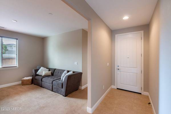 712 Apple Tree Way, Santa Maria, CA 93455