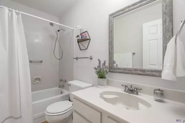 12334 S HARRELLS FERRY RD #8-D, Baton Rouge, LA 70816