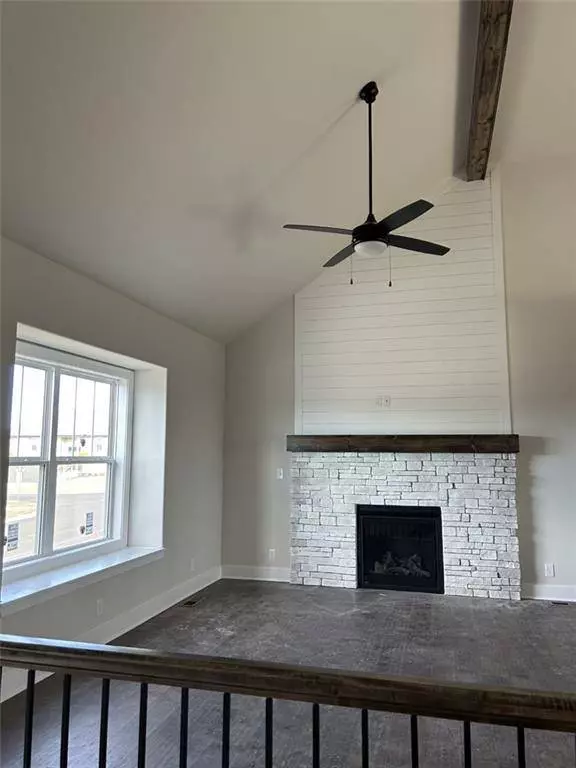 2305 NW Megan DR, Grain Valley, MO 64029