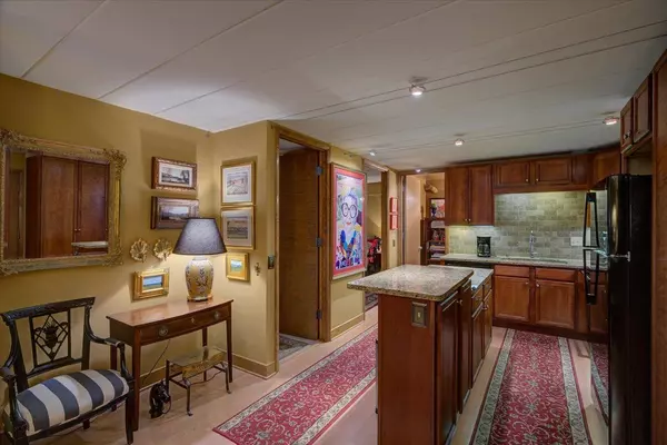 2051 Allen Blvd. #208, Middleton, WI 53562