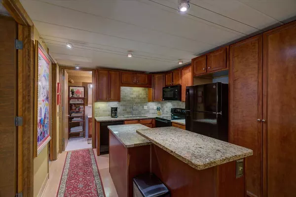 2051 Allen Blvd. #208, Middleton, WI 53562