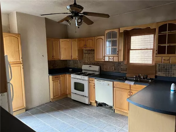 734 Ohio Ave, Glassport, PA 15045