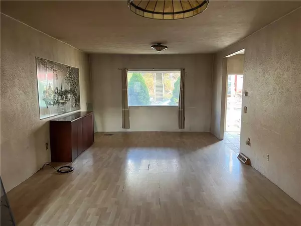 734 Ohio Ave, Glassport, PA 15045