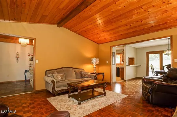 383 Cate Byrd Rd, Kodak, TN 37764