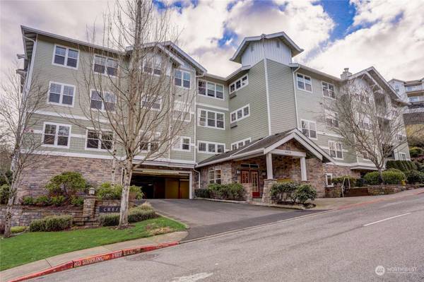 4406 Providence Point PL SE #204, Issaquah, WA 98029