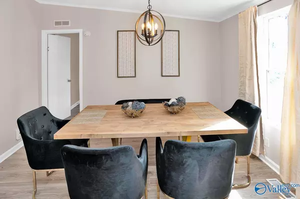 100 Milky Way Road, Guntersville, AL 35976