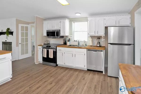 100 Milky Way Road, Guntersville, AL 35976