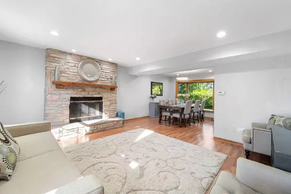 893 Asbury Lane, Schaumburg, IL 60193