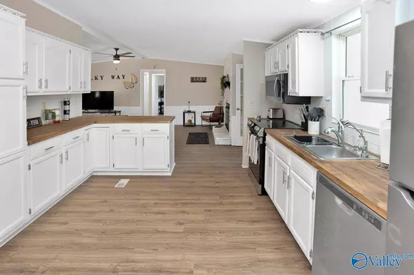 100 Milky Way Road, Guntersville, AL 35976