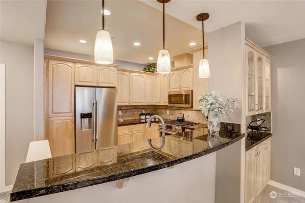 4406 Providence Point PL SE #204, Issaquah, WA 98029