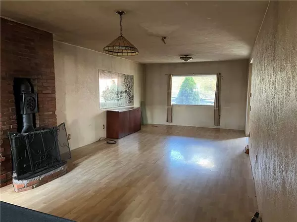 734 Ohio Ave, Glassport, PA 15045