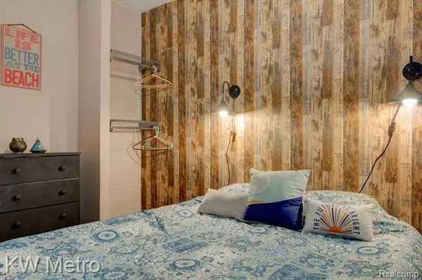 95 W HAYES Avenue, Hazel Park, MI 48030