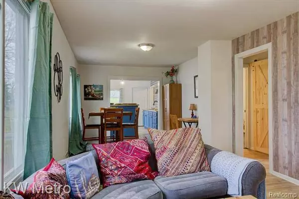 95 W HAYES Avenue, Hazel Park, MI 48030