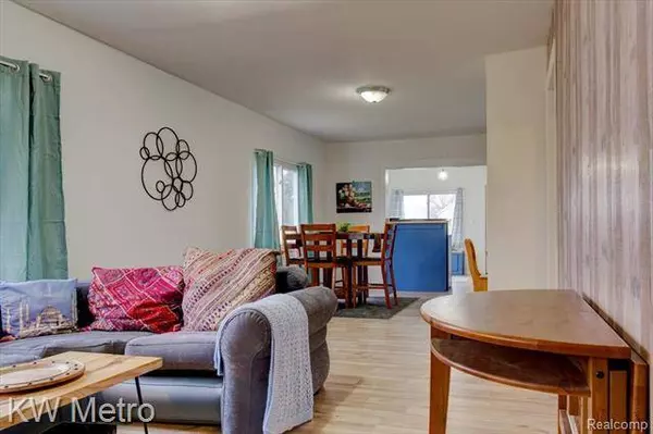 95 W HAYES Avenue, Hazel Park, MI 48030