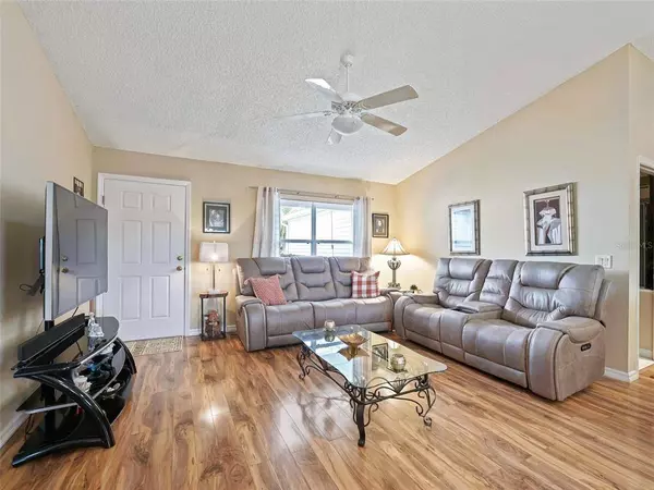 2728 PRIVADA DR, The Villages, FL 32162