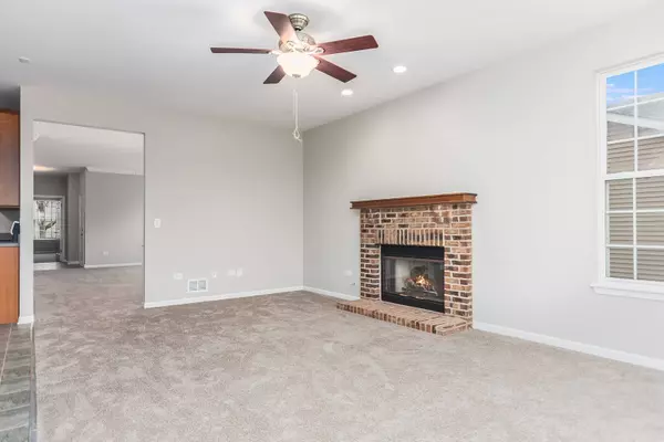 21222 Lily Lake LN, Crest Hill, IL 60403