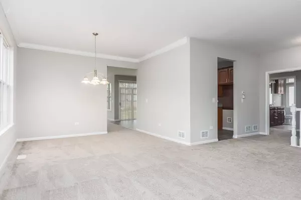 21222 Lily Lake LN, Crest Hill, IL 60403