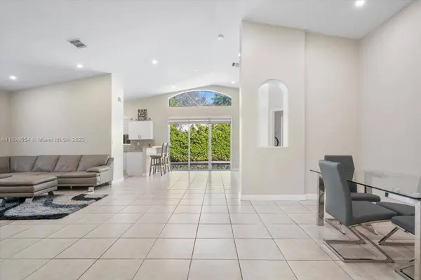 15641 SW 21st Ter, Miami, FL 33185