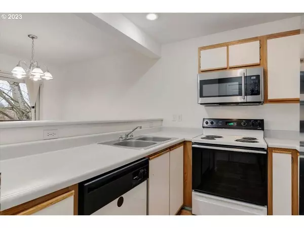 7161 SW SAGERT ST #108, Tualatin, OR 97062