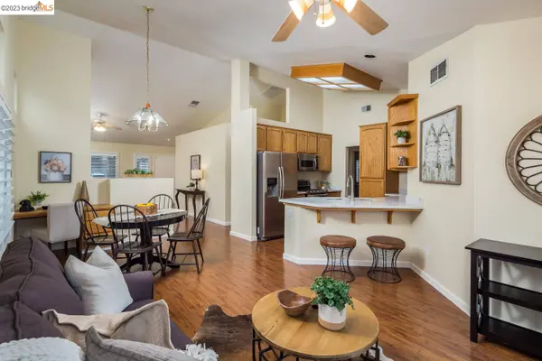 2208 El Lago Dr, Oakley, CA 94561