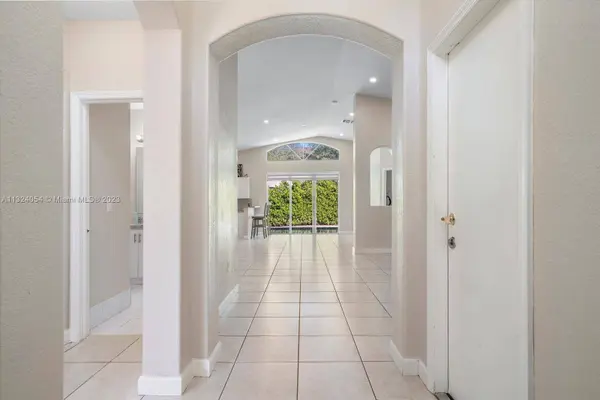 15641 SW 21st Ter, Miami, FL 33185