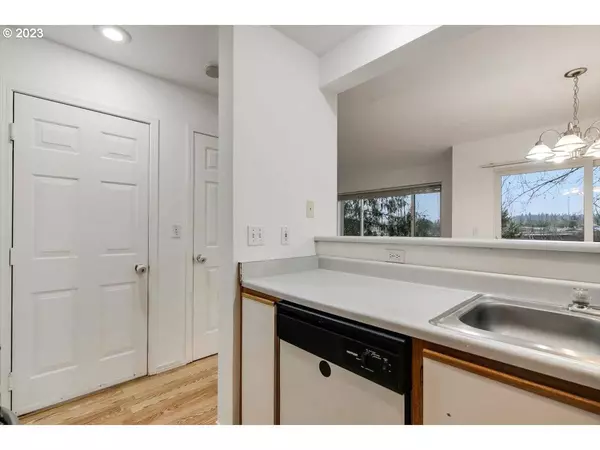 7161 SW SAGERT ST #108, Tualatin, OR 97062