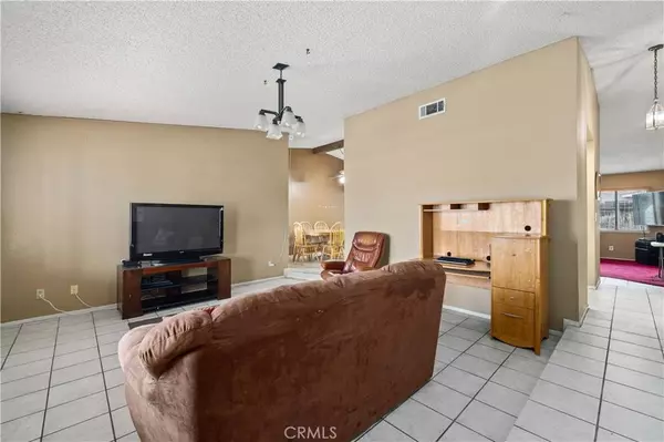 4554 E Avenue R6, Palmdale, CA 93552