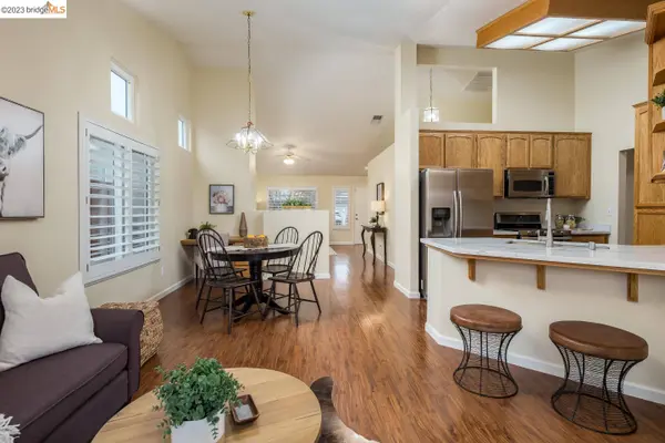 2208 El Lago Dr, Oakley, CA 94561