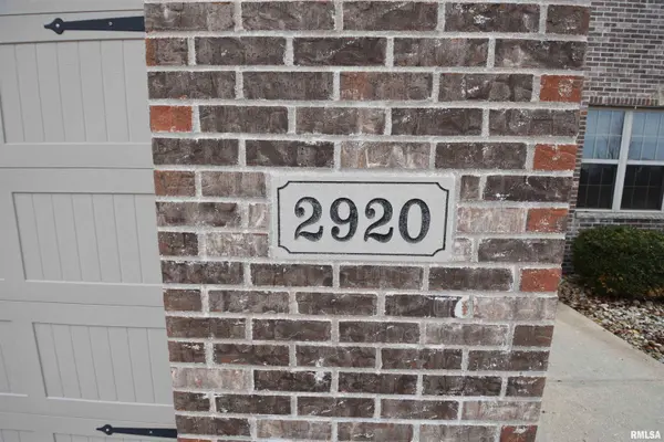 2920 SW Quartz ST, Dunlap, IL 61525