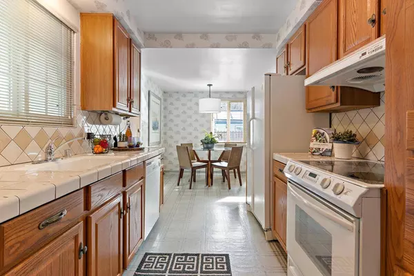 1138 27th AVE, Sacramento, CA 95822