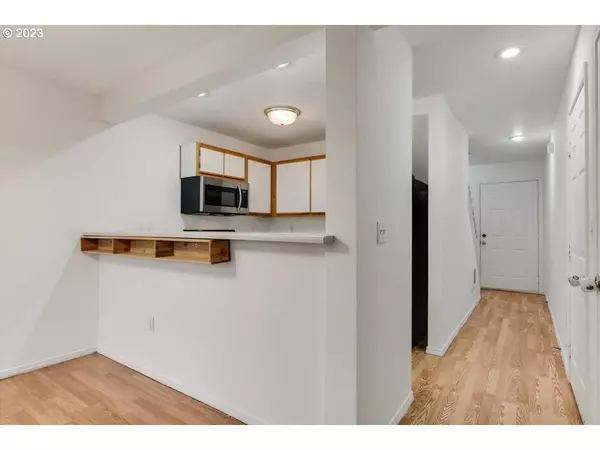 7161 SW SAGERT ST #108, Tualatin, OR 97062