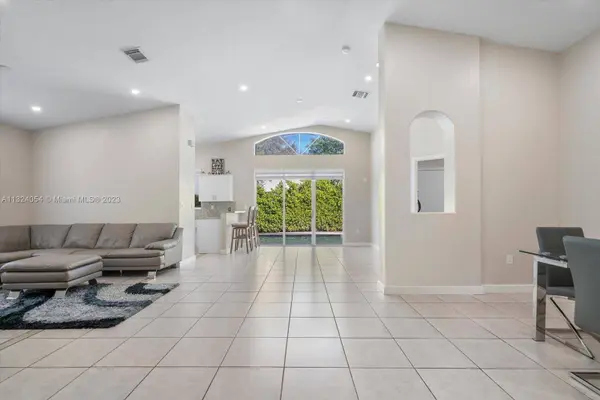 15641 SW 21st Ter, Miami, FL 33185