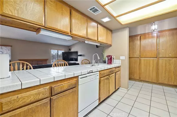 4554 E Avenue R6, Palmdale, CA 93552