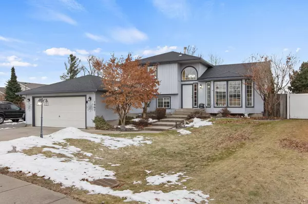 1807 N Salmon River Ln, Greenacres, WA 99016