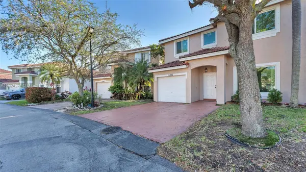 16306 SW 100th Ter, Miami, FL 33196