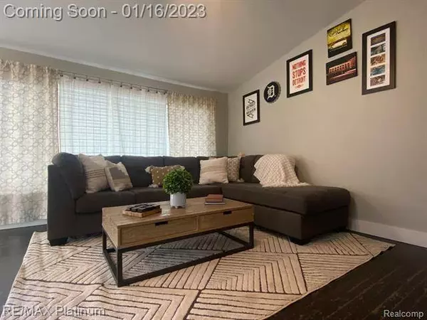 15220 KENTON Street, Oak Park, MI 48237