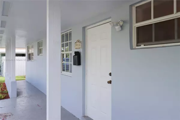 9930 SW 164th Ter, Miami, FL 33157