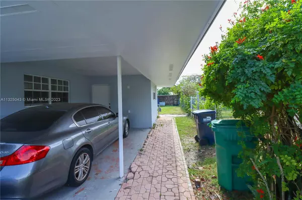 9930 SW 164th Ter, Miami, FL 33157