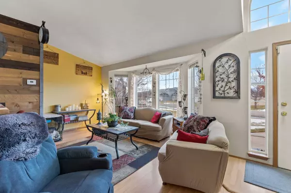 1807 N Salmon River Ln, Greenacres, WA 99016