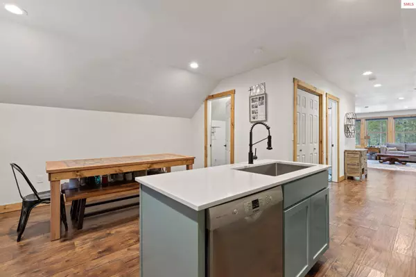 15128 Eastshore Rd, Coolin, ID 83821-6007