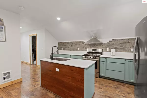 15128 Eastshore Rd, Coolin, ID 83821-6007