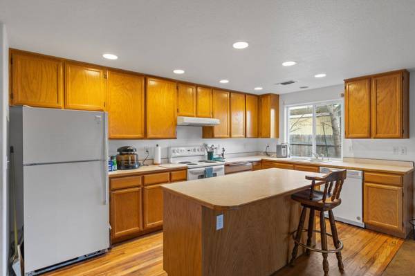 2247 Martin DR, Medford, OR 97501