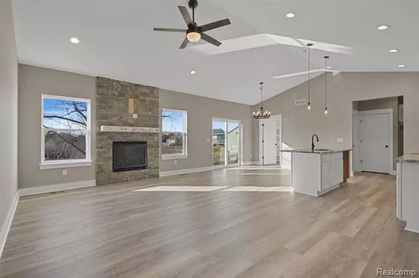 10442 PINE VALLEY Drive, Grand Blanc, MI 48439