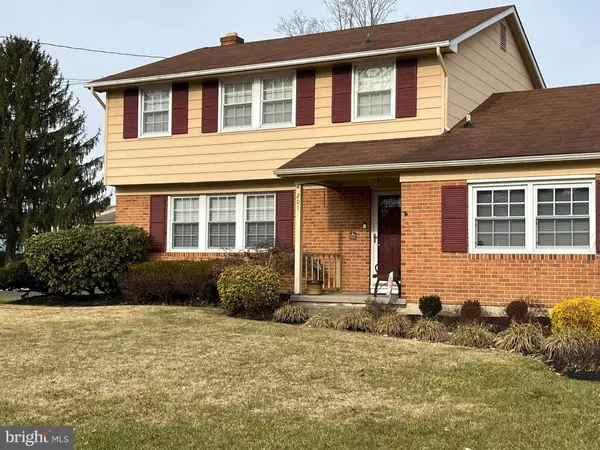 201 LAMP POST LN, Cherry Hill, NJ 08003